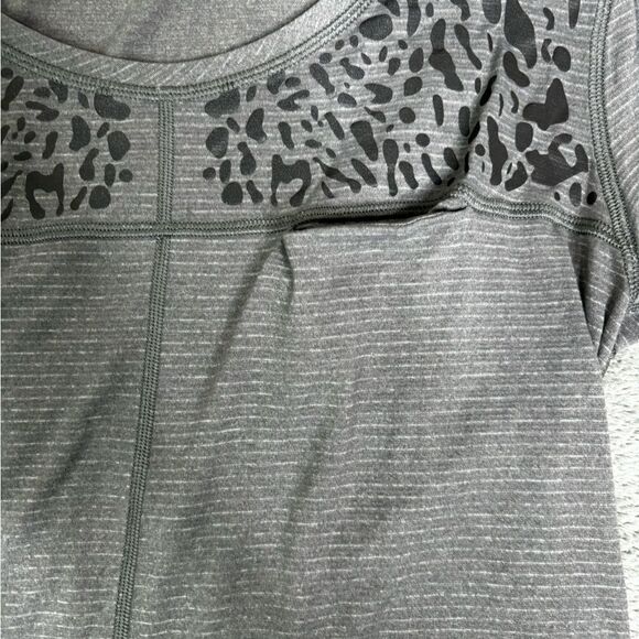 Lululemon Run Away Short Sleeve T Shirt Women’s Size 8 Gray - Picture 3 of 8